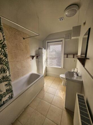 2 bed Terraced to rent Image 7