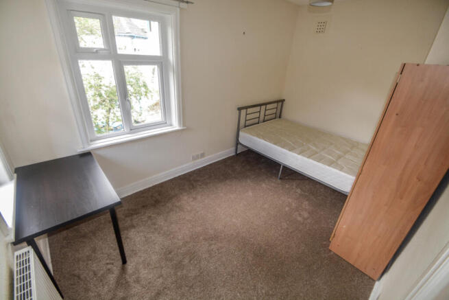 5 bed House to rent Image 10