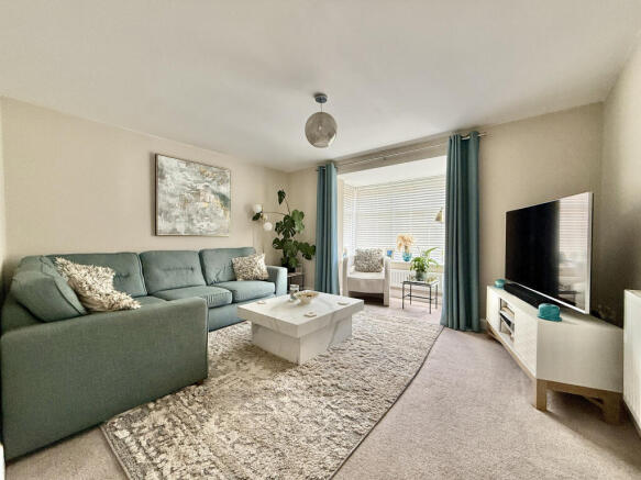 5 bed Detached for sale Image 2