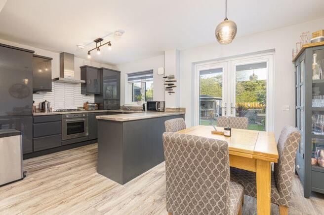 Kitchen / Dini...