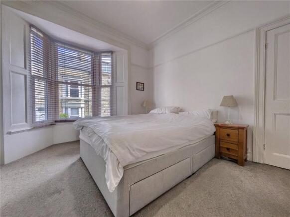 4 bed Terraced to rent Image 5