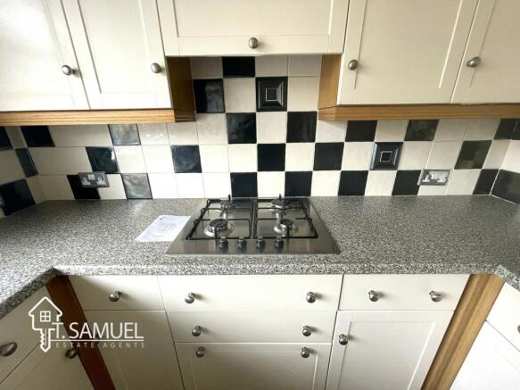 KitchenE.JPG
