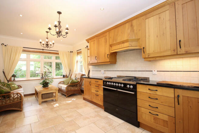 Shorefield Way, Milford on Sea  photo 4