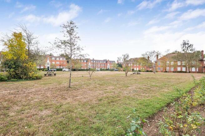 FRONT COMMUNAL GARDENS