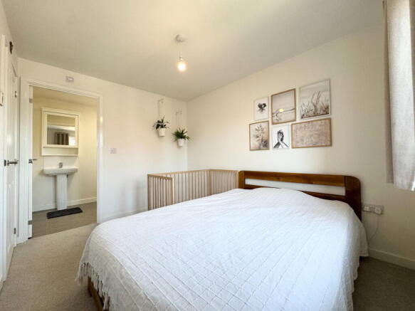 3 bed Semi-Detached for sale Image 10
