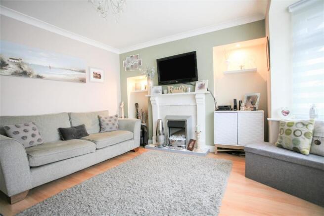 BAY FRONTED LOUNGE