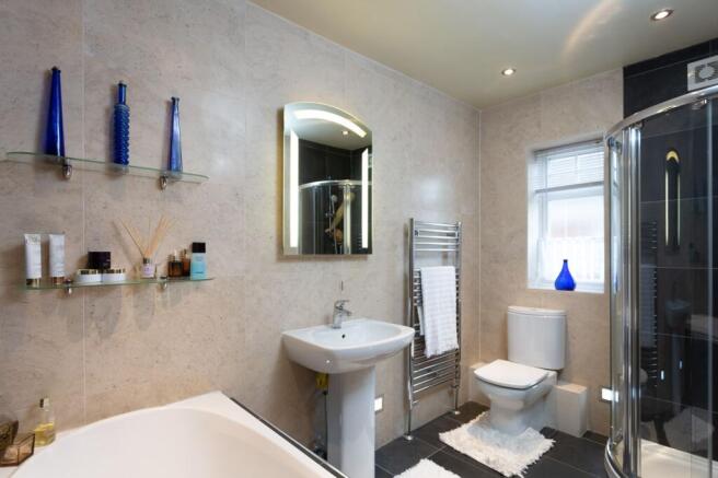 6 bed Detached for sale Image 11