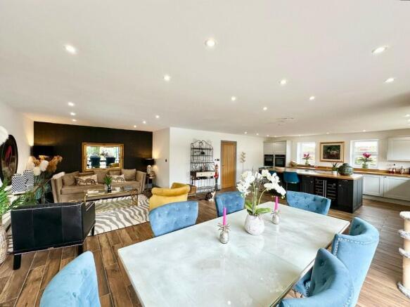 5 bed Semi-Detached to rent Image 11