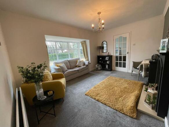 49 leeming living room 2.jpg