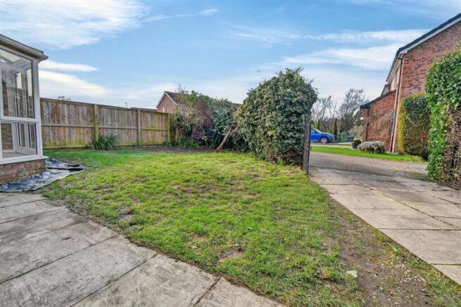 4 bed Detached for sale Image 11