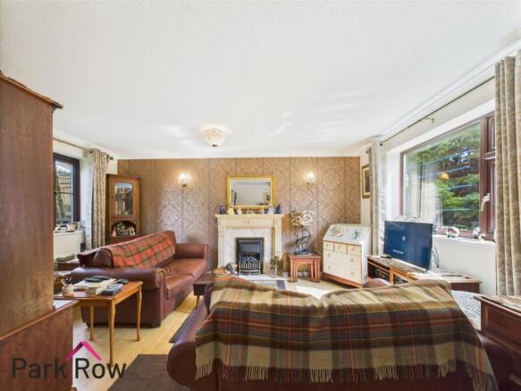 4 bed Detached for sale Image 8