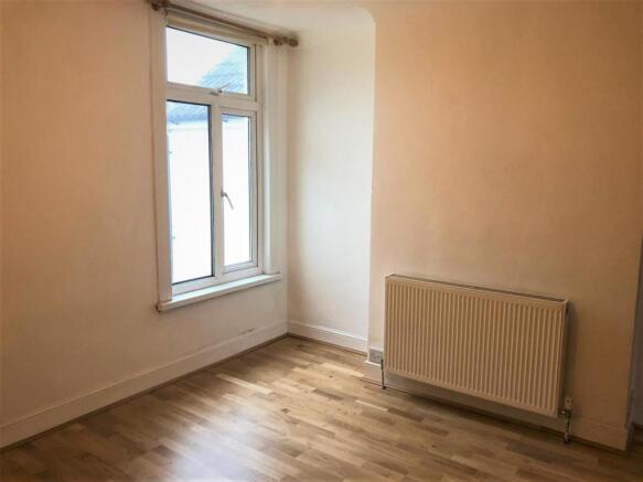 bedroom 2 .jpg
