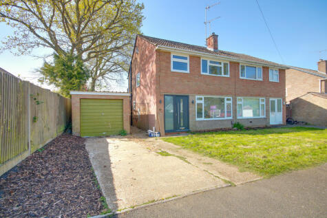 Hedge End! Extended! Chain Free! Wow Factor Kitchen!