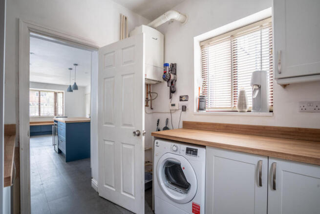 5 bed Detached for sale Image 8