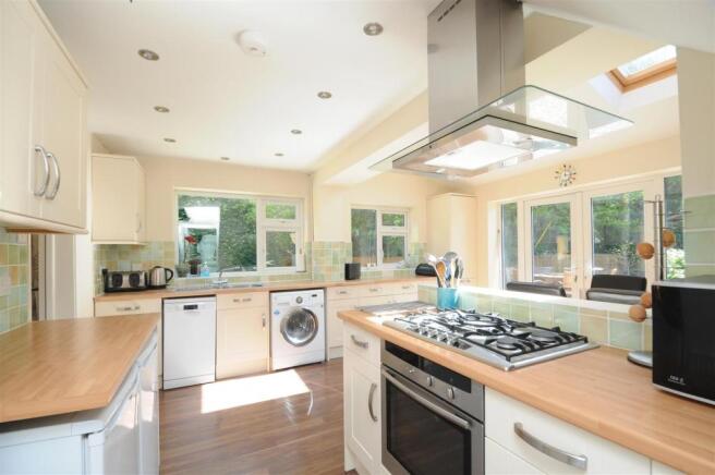 Kitchen 1.jpg