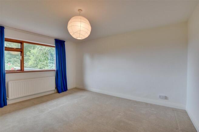4 bed Bungalow for sale Image 7