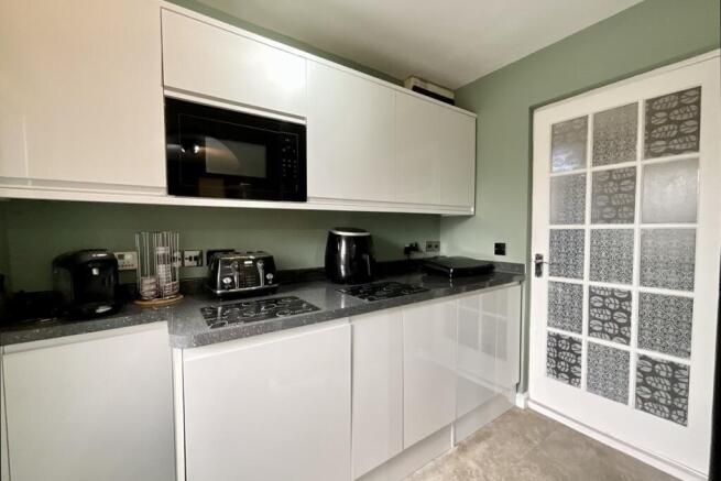 4 bed Detached for sale Image 8