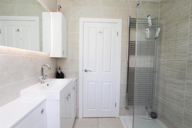 SHOWER ROOM1.jpg