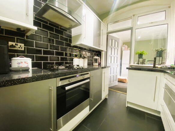 14 Green Lane, Garden Suburbs, Oldham OL8 3AY photo 4