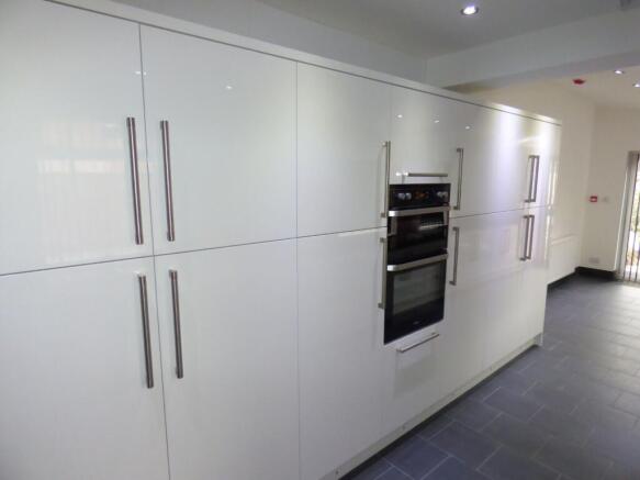 1 bed House Share to rent Image 7