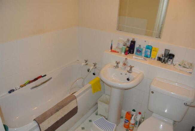 35Bromhurst-Bathroom