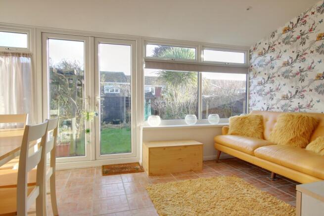 SUN LOUNGE/ DINING ROOM