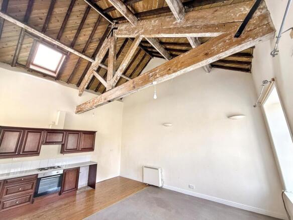 2 bed Flat for sale Image 6