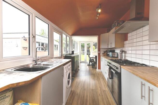 3 bed Semi-Detached for sale Image 7