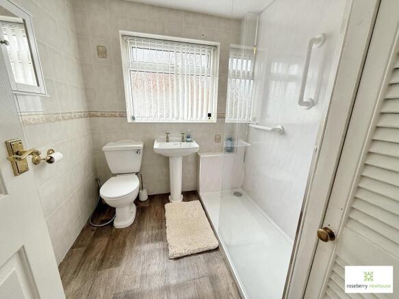 4 bed Bungalow for sale Image 10
