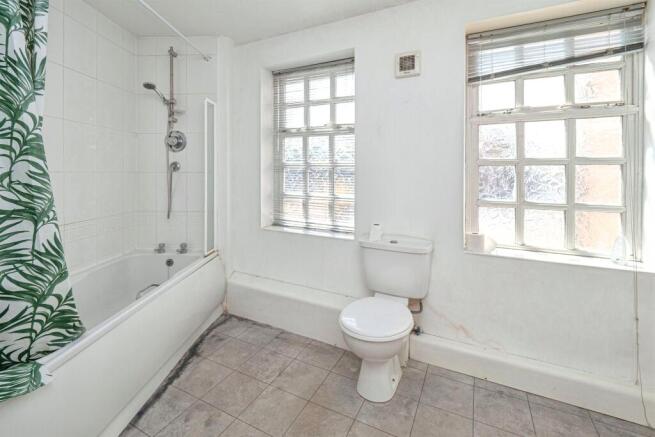 2 bed Apartment for sale Image 12