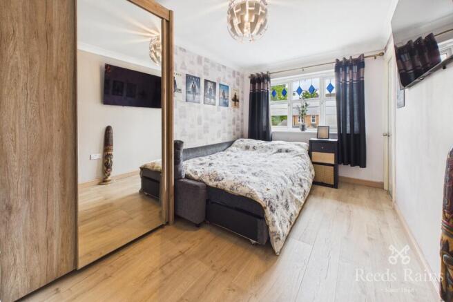 5 bed Detached for sale Image 10