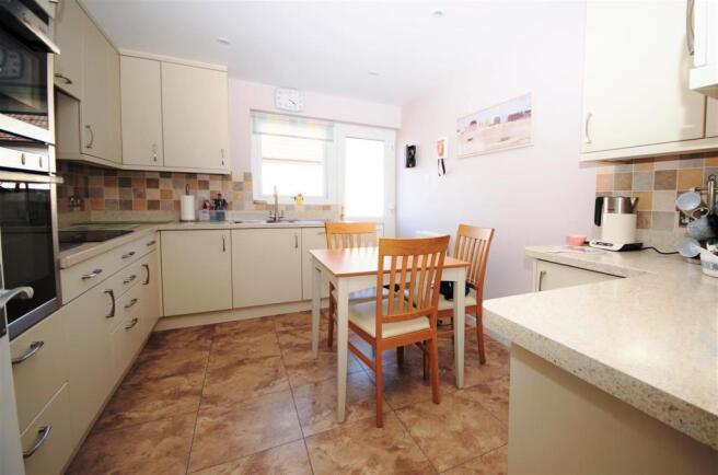 kitchen (002).jpg