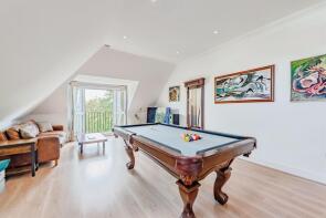 Flat 9, 6 Niche Place, Brook Road, Redhill RH1 6DL