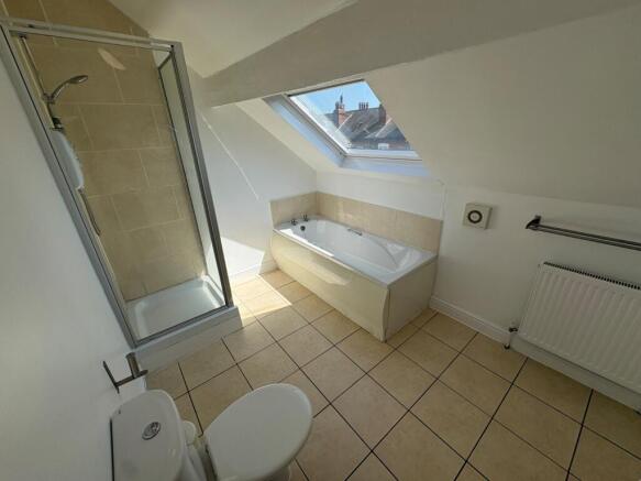 3 bed Terraced to rent Image 9