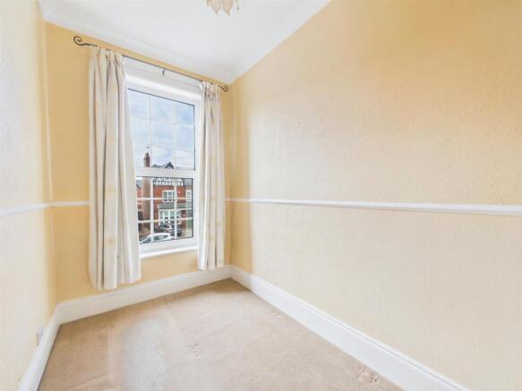 6 bed Semi-Detached for sale Image 7