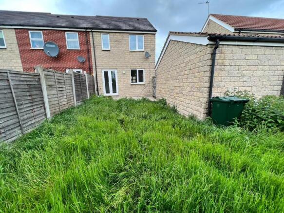 3 bed Semi-Detached to rent Image 8