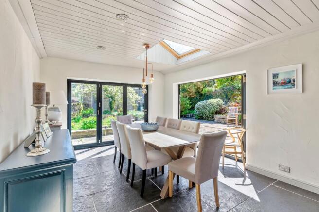 5 bed Detached for sale Image 6