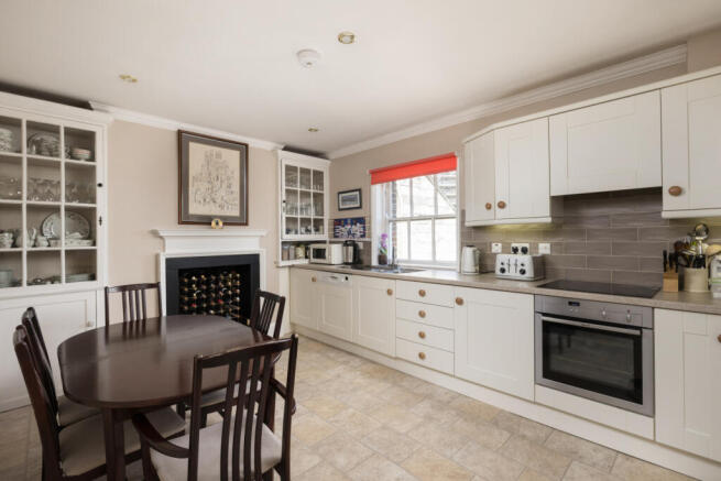 5 bed Terraced for sale Image 5