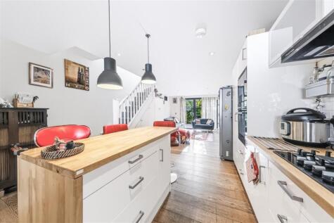 Normanby Close, SW15