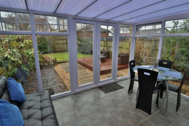 DINING ROOM/ CONSERVATORY