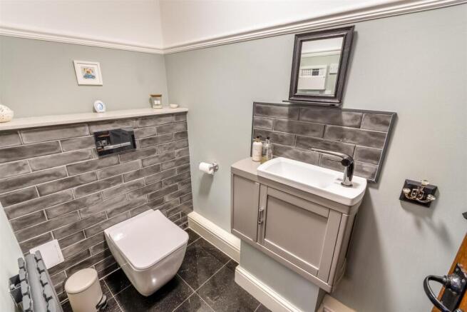 4 bed Detached for sale Image 10