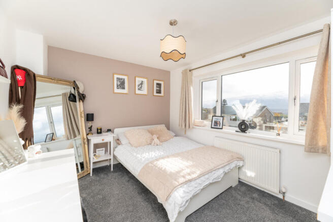 5 bed Detached for sale Image 10