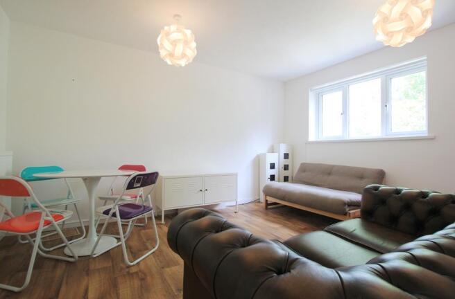 17 Stoneleigh Court02.JPG