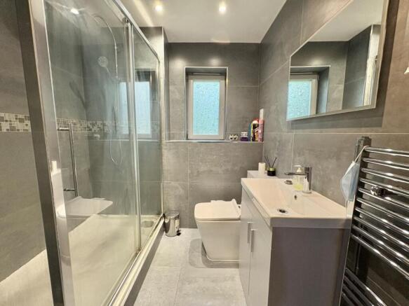 family bathroom.jpg