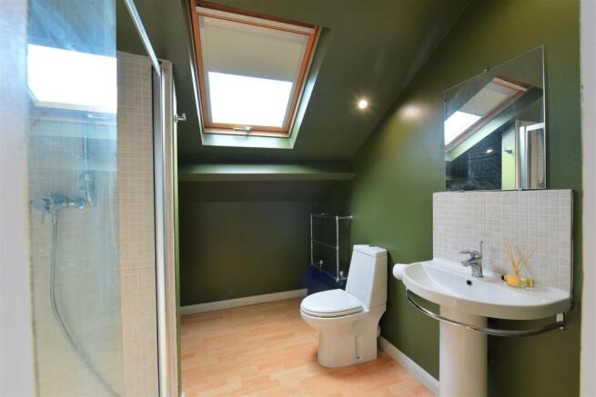5 bed Town House to rent Image 12
