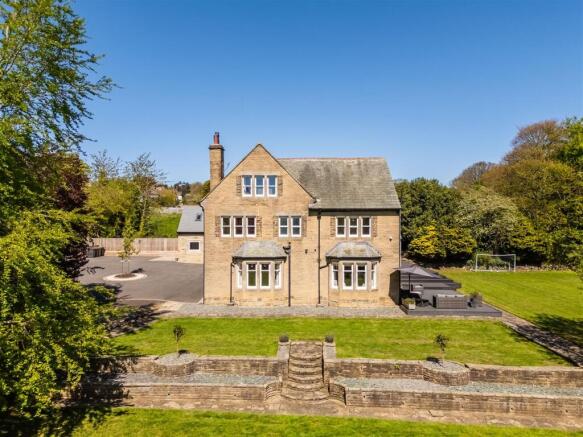 7 bed Detached for sale Image 11