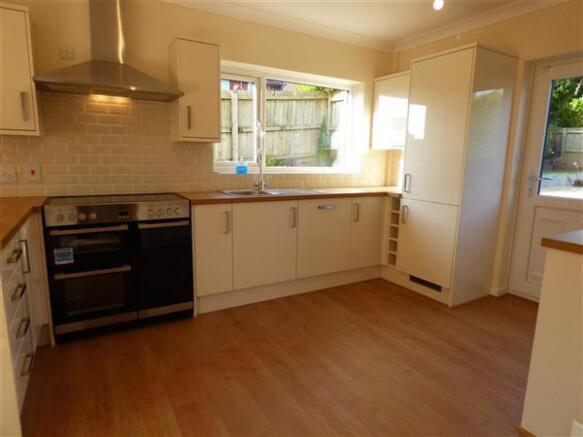 KITCHEN/DINING