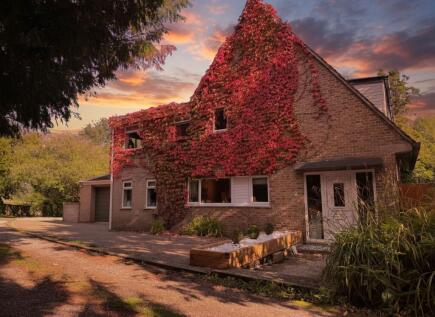 The Light House, Reservoir Houses, Ogston, Higham, DE55 6EL