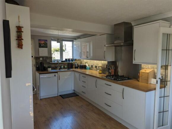 Kitchen new 2.jpg