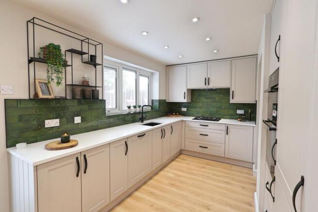 4 bed Detached for sale Image 4